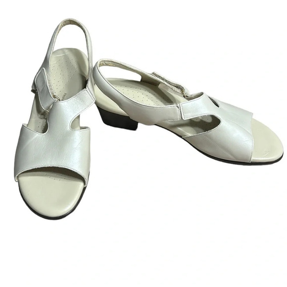 SAS sandals ,women size 10.5 Suntimer Pearl Cream colored,Velcro,comfy,1.5” heel - Picture 5 of 17
